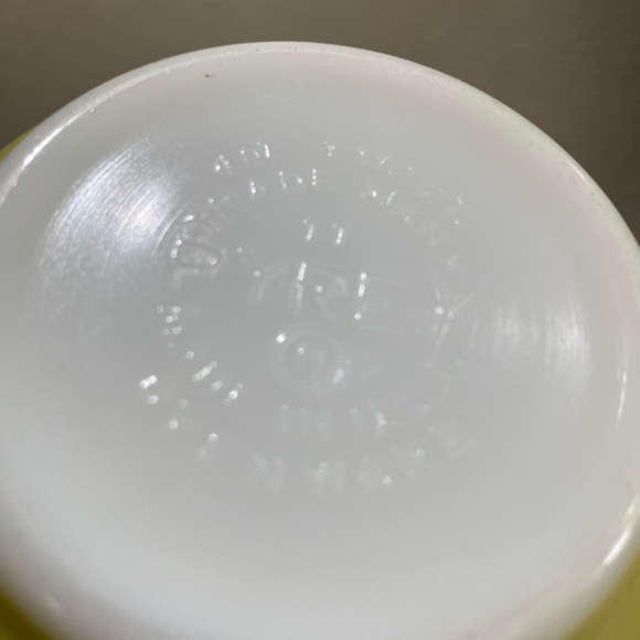 Vintage 1950’s, Pyrex, Small Yellow Nesting Bowl - Picture 4 of 6
